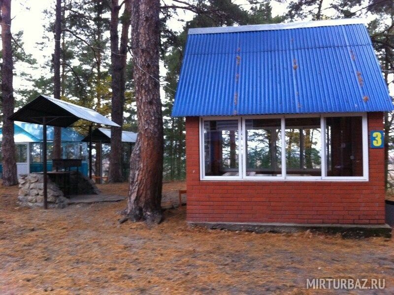 Семейный номер у реки